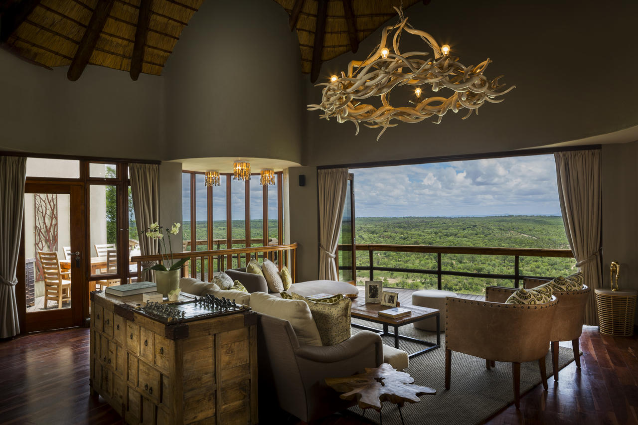 Ulusaba-Cliff-Lodge-Lounge