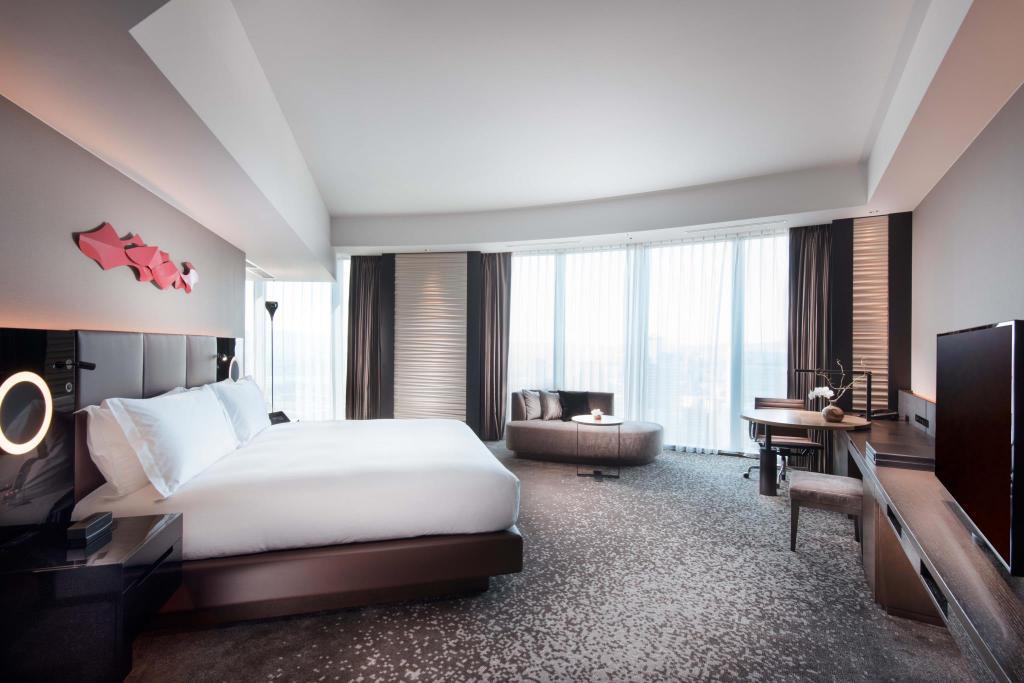 Conrad Osaka room