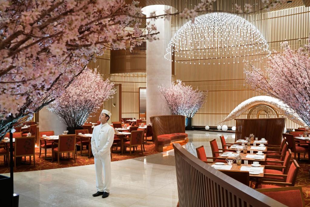 Peninsula Tokyo Lobby